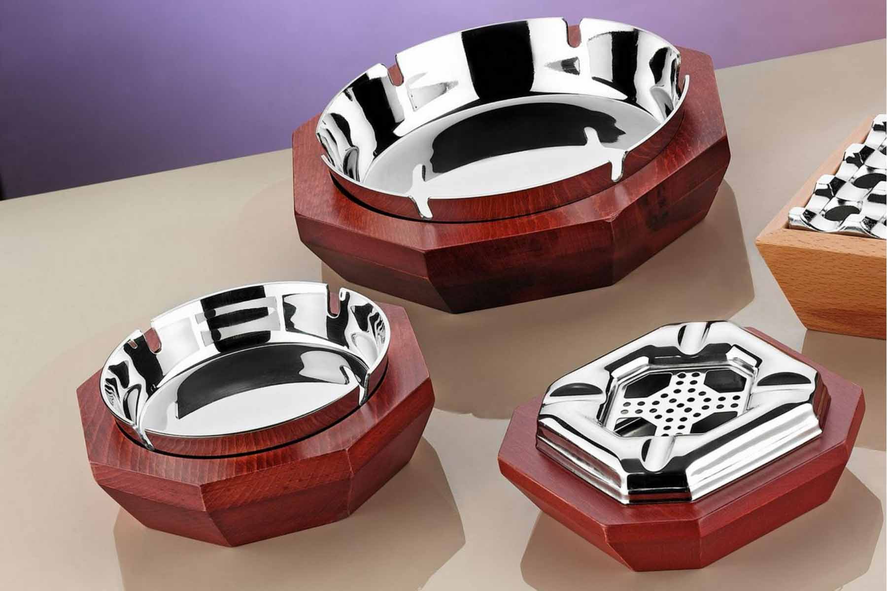 Пепельница из дерева